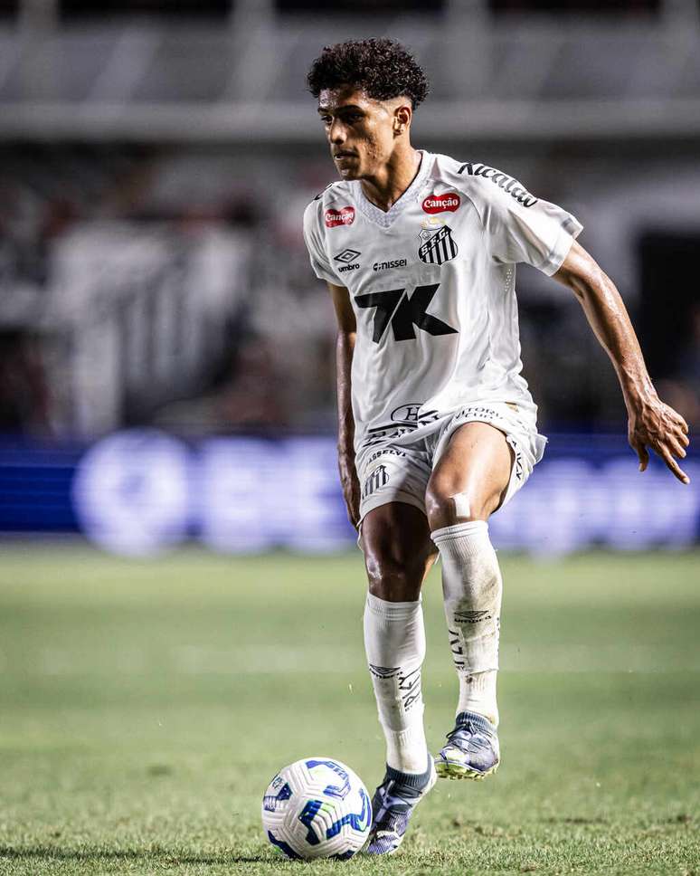 Souza j&aacute; viajou para a Inglaterra, onde se juntar&aacute; aos novos companheiros de Tottenham &ndash;