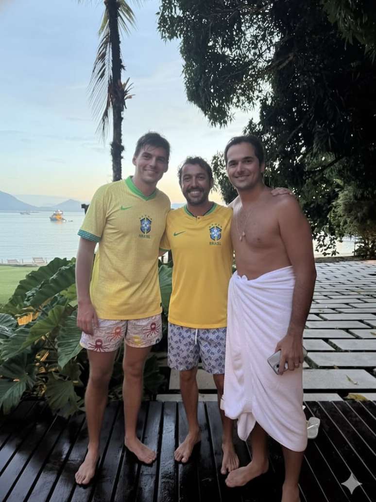 Max Verstappen ao lado dos pilotos brasileiros L&eacute;o Sanchez e Nelson Piquet Jr