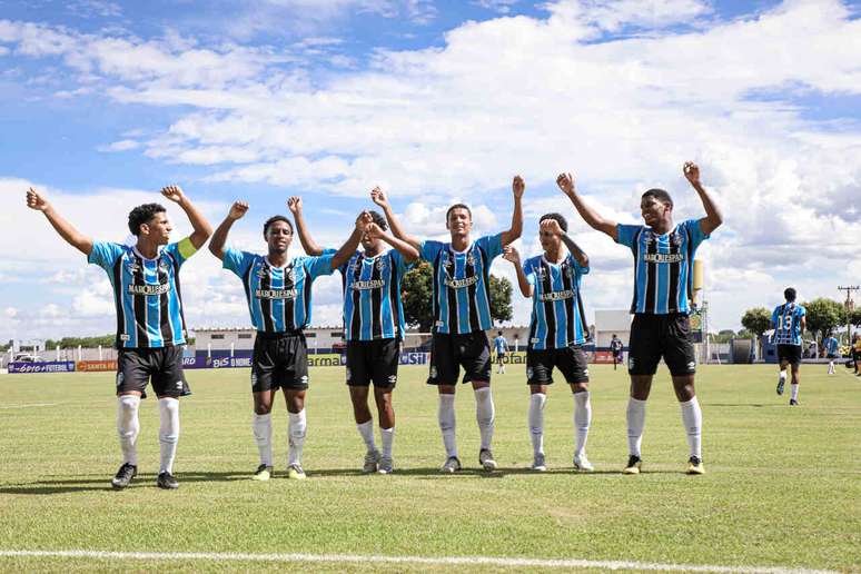 Gr&ecirc;mio avan&ccedil;ou &agrave; terceira fase da Copinha &ndash;