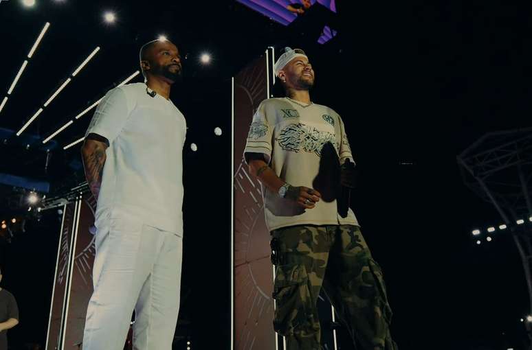 Neymar em participa&ccedil;&atilde;o no show de Thiaguinho no evento &ldquo;Tardezinha&rdquo;-