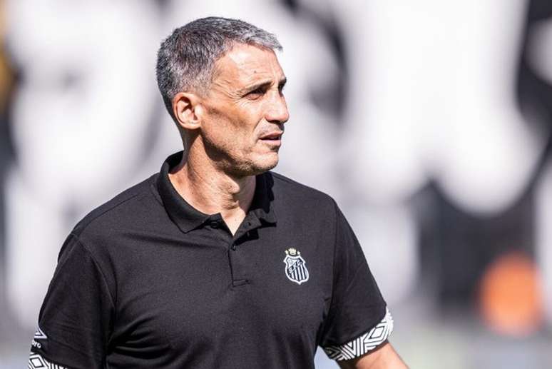 Vojvoda quer rodar elenco do Santos sem alterar a forma da equipe jogar &ndash; Fotos: Raul Baretta/ Santos FC.