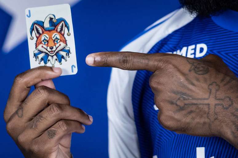 గెర్సన్‌తో, క్రూజీరో తన స్లీవ్ 0 పైకి ఎక్కినట్లు చూపించాడు