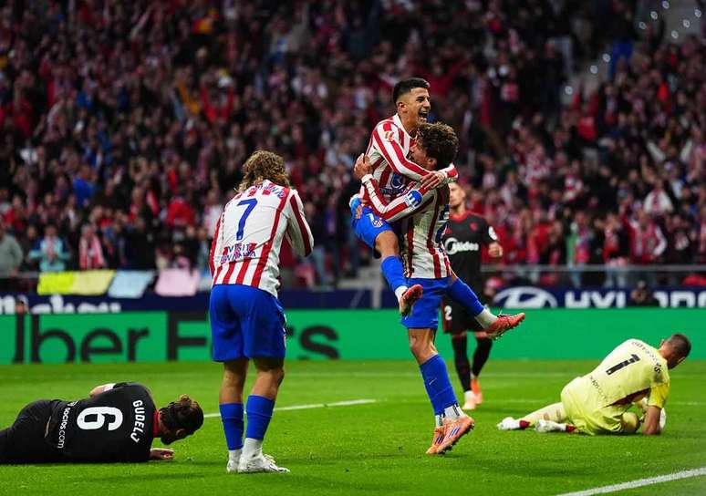 Thiago Almada est&aacute; na mira do Palmeiras e do Benfica &ndash;