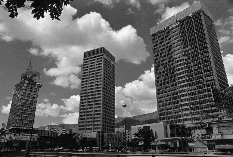 Edif&iacute;cios na parte moderna de Caracas em 1970