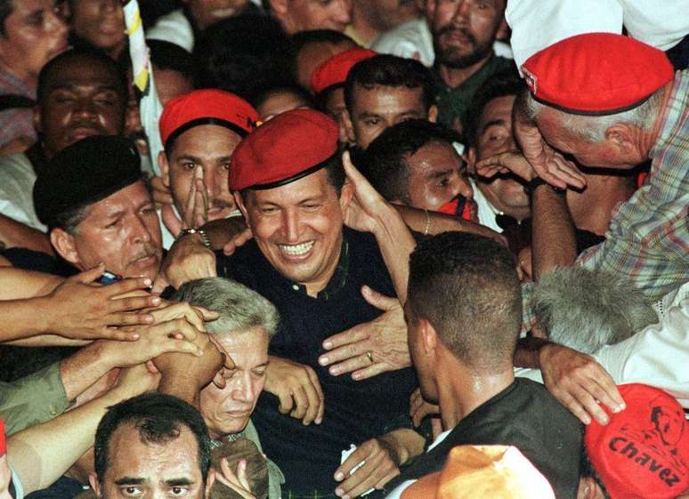 Hugo Ch&aacute;vez durante sua campanha em dezembro de 1998