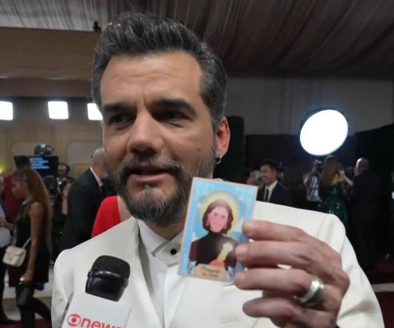 Wagner Moura recebeu o 'santinho' de Fernanda Torres para dar sorte