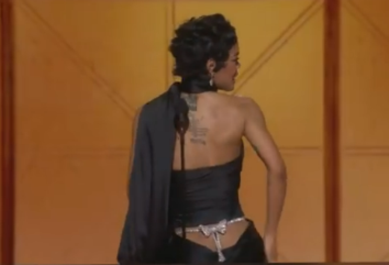 Teyana mostra sua calcinha