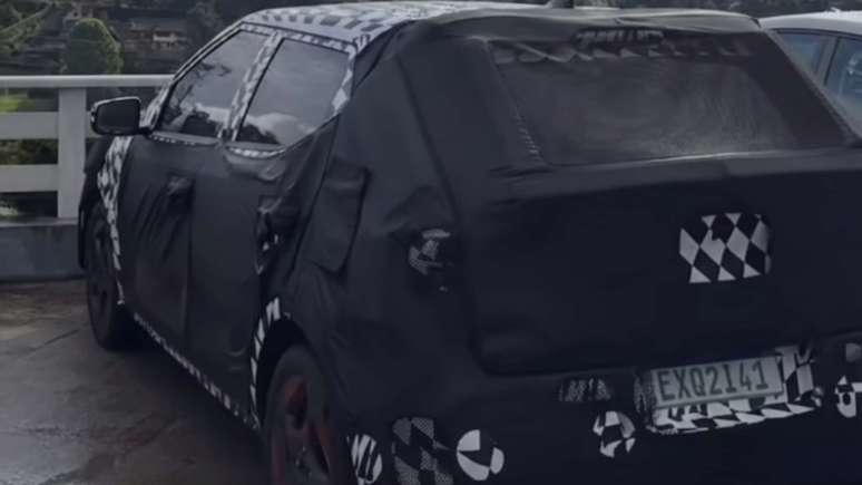 Novo Hyundai HB20 flagrado em testes