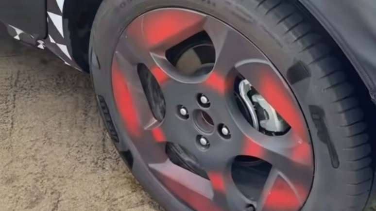 Novo Hyundai HB20 flagrado em testes