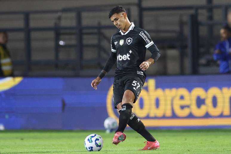 David Ricardo pode estar de sa&iacute;da do Botafogo &ndash;