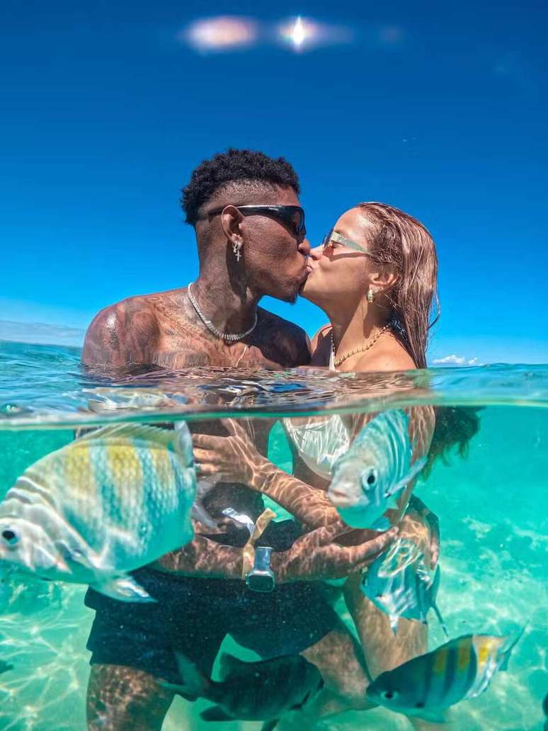 Defensor e produtora de conte&uacute;do frequentemente refor&ccedil;am a paix&atilde;o que sentem um pelo outro nas redes sociais &ndash;