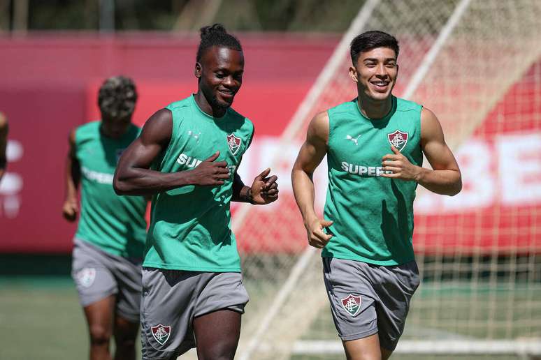 Santi Moreno ao lado Lezcano em treino no CTCC &ndash;