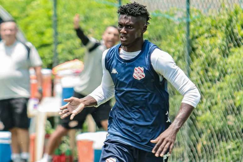 Garrinsha &eacute; o principal nome do Bangu para o Carioca 2026 &ndash;