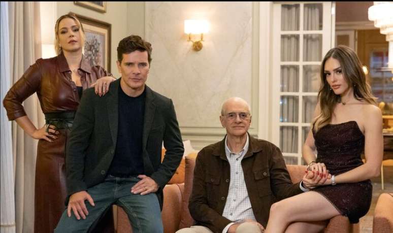 Daniel de Oliveira, Marcos Caruso, Isabelle Drummond e Leandra Leal interpretam os personagens do cl&atilde; Amaral em 'Cora&ccedil;&atilde;o Acelerado'.