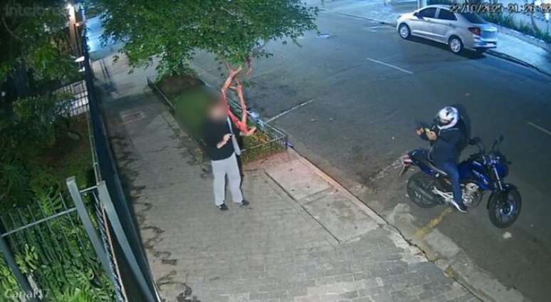 V&iacute;tima orienta o bandido a como digitar a senha do celular.