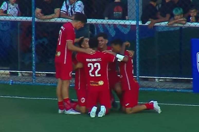Jogadores comemoram um dos gols do Ibrachina na partida &ndash;