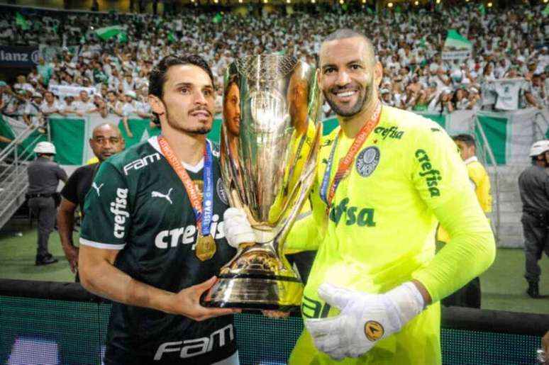 Weverton (&agrave; direita) &eacute; um dos jogadores mais vencedores da hist&oacute;ria do Palmeiras &ndash;