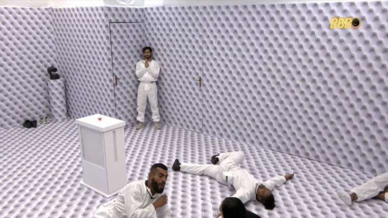 Participantes se desentendem no Quarto Branco