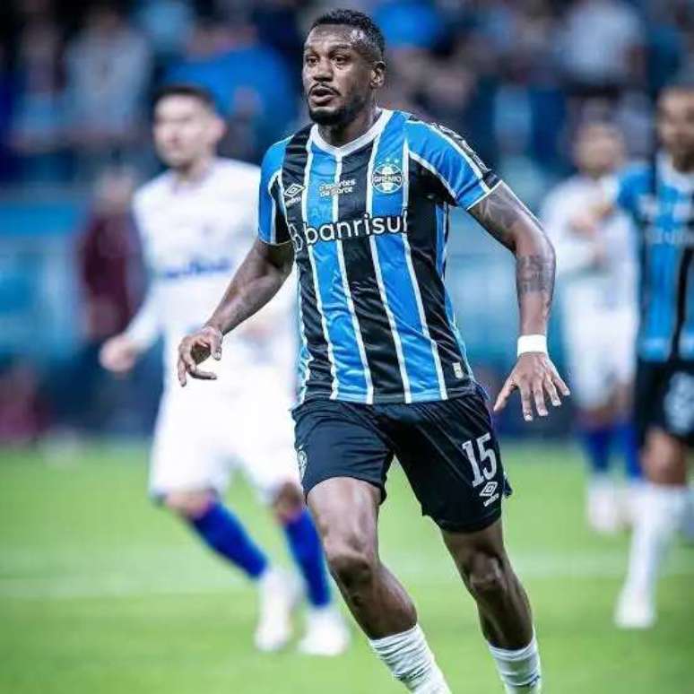 Edenilson pelo Gr&ecirc;mio &ndash;