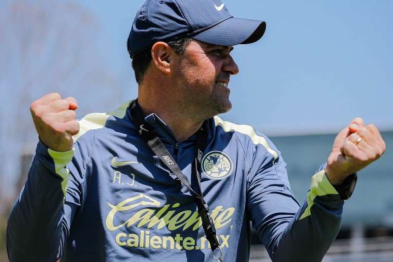 Jardine j&aacute; colocou seu nome na hist&oacute;ria da representa&ccedil;&atilde;o mexicana &ndash;