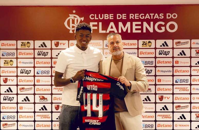 Vit&atilde;o em apresenta&ccedil;&atilde;o no Flamengo; jogador vestir&aacute; o n&uacute;mero 44 &ndash;