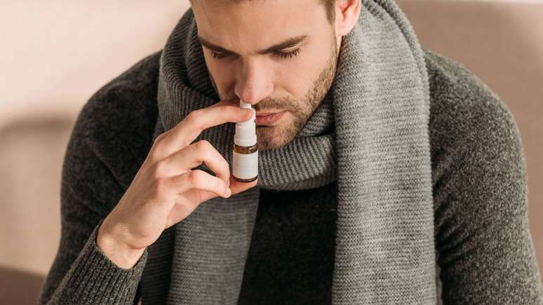 N&atilde;o existe f&oacute;rmula &uacute;nica: identificar gatilhos e seguir orienta&ccedil;&atilde;o m&eacute;dica s&atilde;o passos essenciais para manter a rinite sob controle &ndash; depositphotos.com / AndrewLozovyi