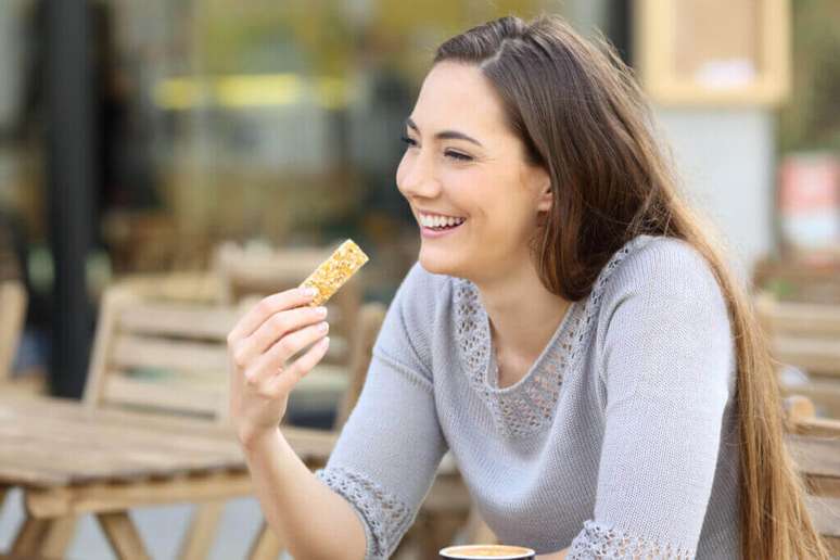 Mesmo sendo saud&aacute;veis, as barrinhas de cereais devem ser consumidas com modera&ccedil;&atilde;o 