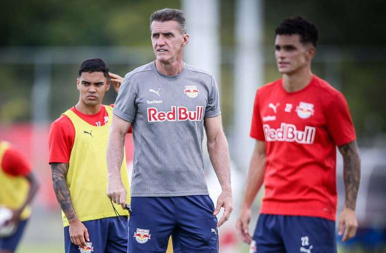 Massa Bruta estreou com vit&oacute;ria fora de casa &ndash;