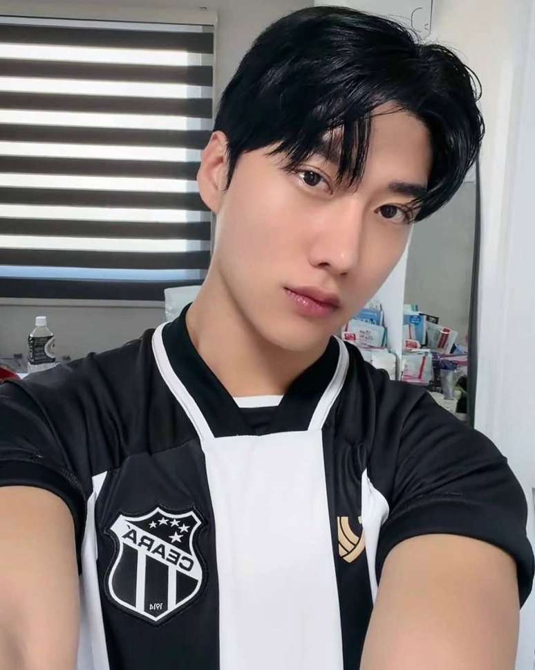 Hooni usando camisa do Cear&aacute; 