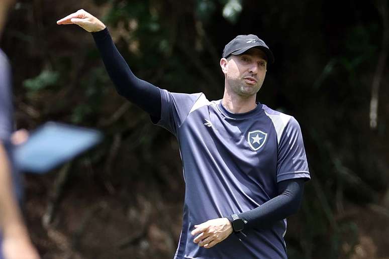 Bell&atilde;o trabalha no Lonier, mesmo local onde a equipe principal treina &ndash;