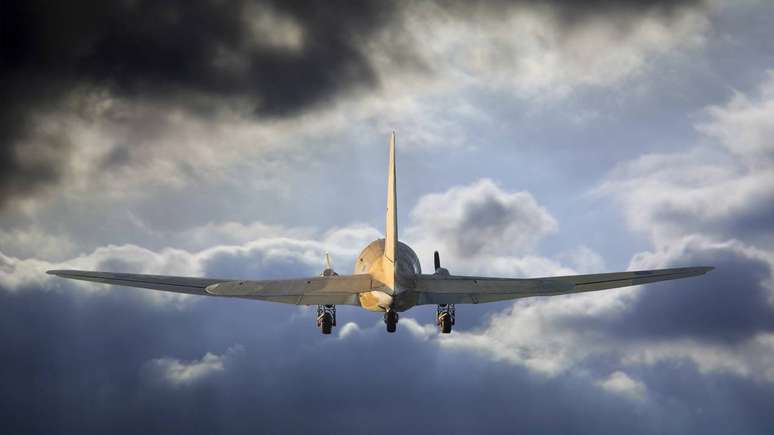 A turbul&ecirc;ncia orogr&aacute;fica &eacute; um dos principais fatores que fazem da rota Mendoza&ndash;Santiago uma refer&ecirc;ncia em desconforto para passageiros &ndash; depositphotos.com / photosampler