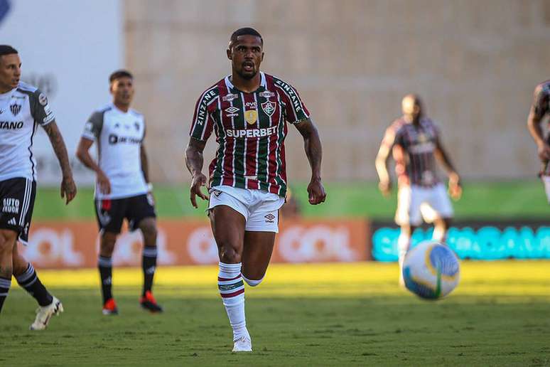 Douglas Costa atuou no Fluminense em 2024 &ndash;