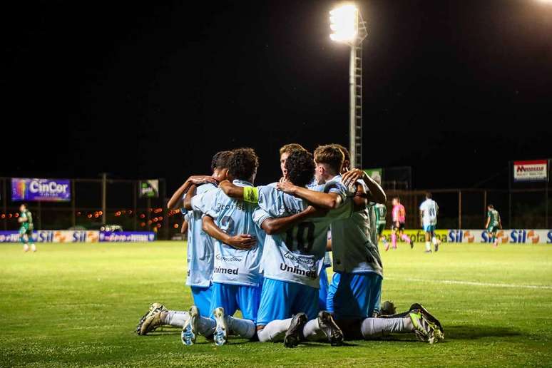 Invencibilidade leva Gr&ecirc;mio at&eacute; as oitavas de final da Copinha &ndash;