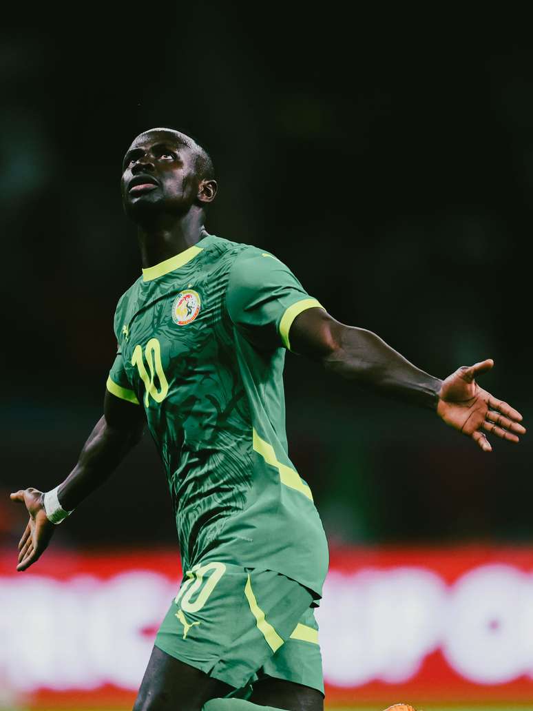 Man&eacute; comemorando o gol do Senegal 