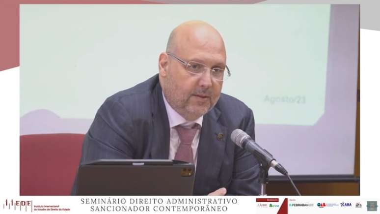 A op&ccedil;&atilde;o for Lobo foi bem recebida pela ala pol&iacute;tica do governo