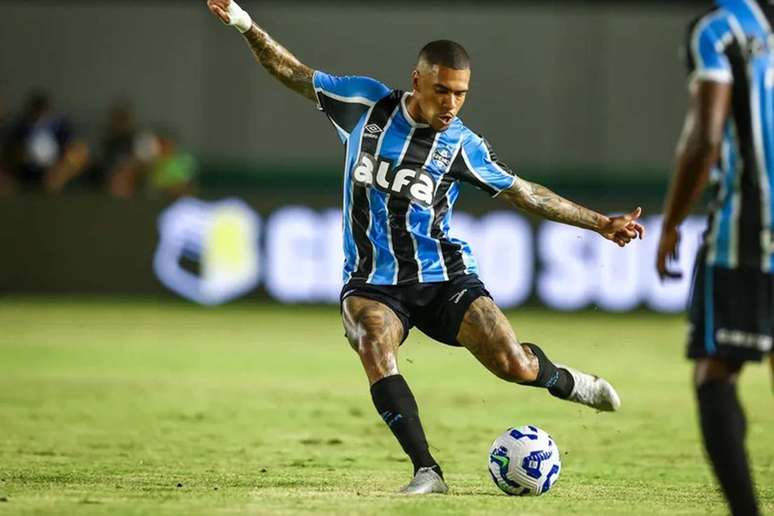 Lucas Esteves entrou em briga judicial para deixar o Vit&oacute;ria e assinar com o Gr&ecirc;mio, mas sua passagem foi discreta &ndash;