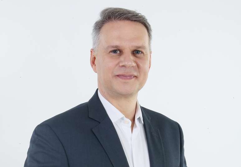 "O jornalista precisa gostar de ouvir pessoas", afirma o &acirc;ncora Leandro Magalh&atilde;es