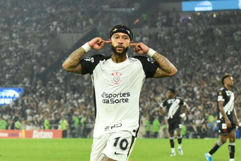 Memphis Depay (Corinthians) celebrando seu gol contra o Vasco, no dia 21.12.2025 