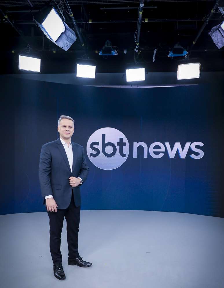 O &acirc;ncora do 'News Noite' diz que come&ccedil;a a se preparar no in&iacute;cio da manh&atilde; para conduzir o telejornal no hor&aacute;rio nobre