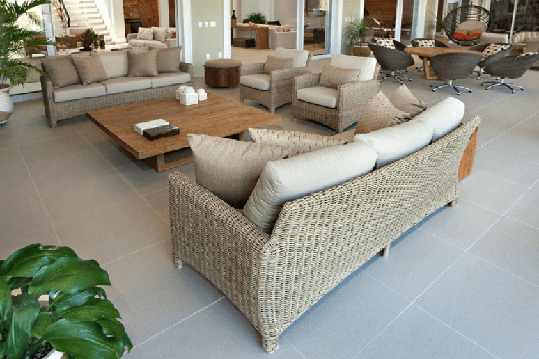 Porcelanatos antiderrapantes s&atilde;o destaques por combinarem est&eacute;tica refinada e alta resist&ecirc;ncia Projeto: Dantas & Passos Arquitetura |