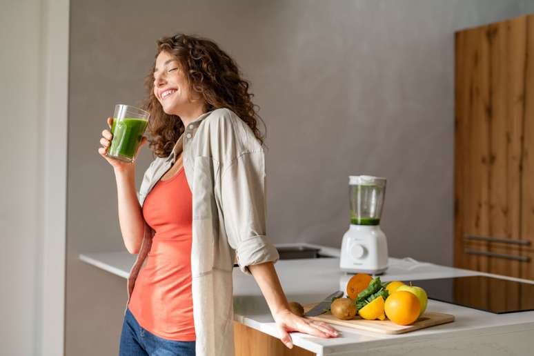 Sucos feitos com frutas frescas s&atilde;o &oacute;timas op&ccedil;&otilde;es para o lanche da tarde 