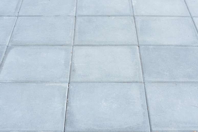 Pisos ciment&iacute;cios e de concreto s&atilde;o &oacute;timas escolhas para quem busca um estilo urbano 