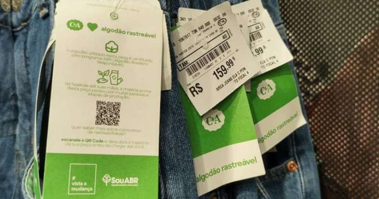 Etiquetas de rastreio do algod&atilde;o em jeans da C&A