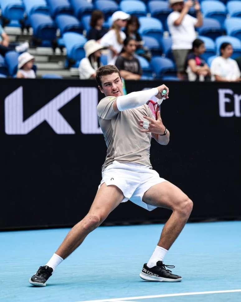 Jo&atilde;o Fonseca em treinamento antes do in&iacute;cio do Australian Open