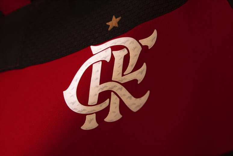 Escudo do Flamengo no novo uniforme da equipe.