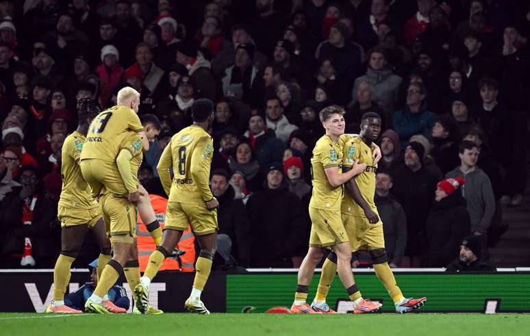 Marc Guehi comemorando um gol pelo Crystal Palace 