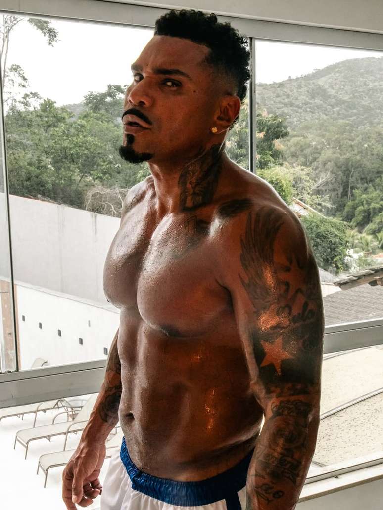 Por que tomar 6 litros de &aacute;gua como Naldo fez para emagrecer pode ser um perigo?