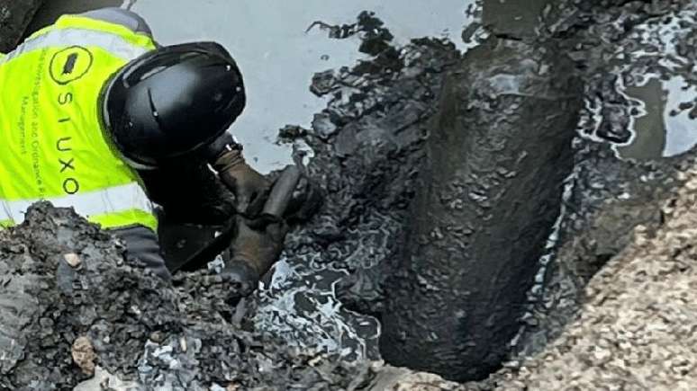 O explosivo foi destruído por uma detonação controlada durante a madrugada