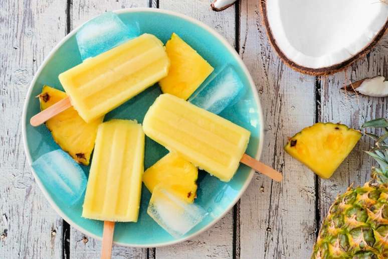 Picol&eacute; de abacaxi com coco 