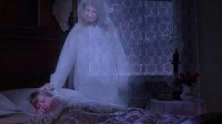 చనిపోయిన వ్యక్తి గురించి కలలు కనడం అంటే ఏమిటి?